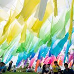 滋賀県箱館山にたなびく、色とりどりの高島ちぢみが織りなす虹のカーテンに行ってきた